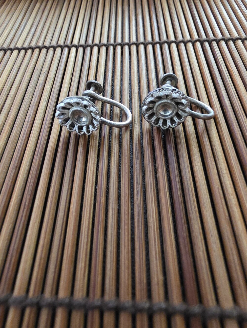 830 Silver Screwback Clip On Earrings (Vintage)